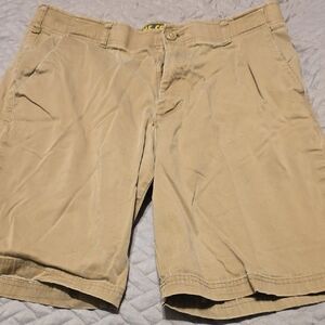 Lee Men's Khaki Flat Front Shorts